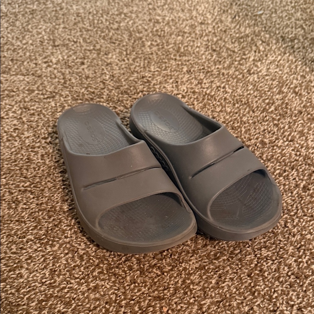 OOFOS Gray Comfort Slides